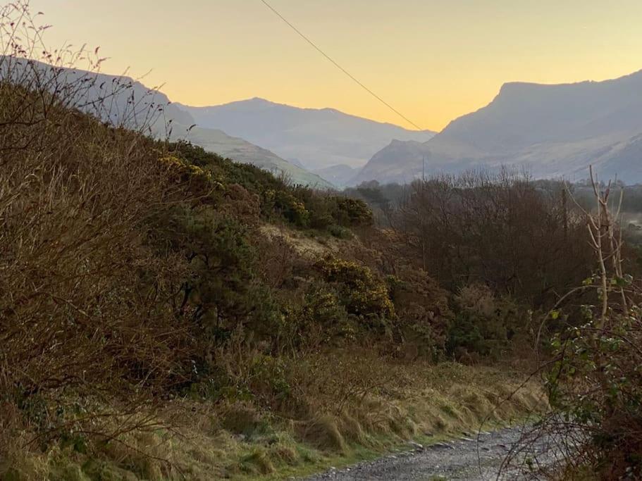 Welsh Holiday Home Sleeps 5 Close To Beaches & Mountains Nantlle Exterior photo